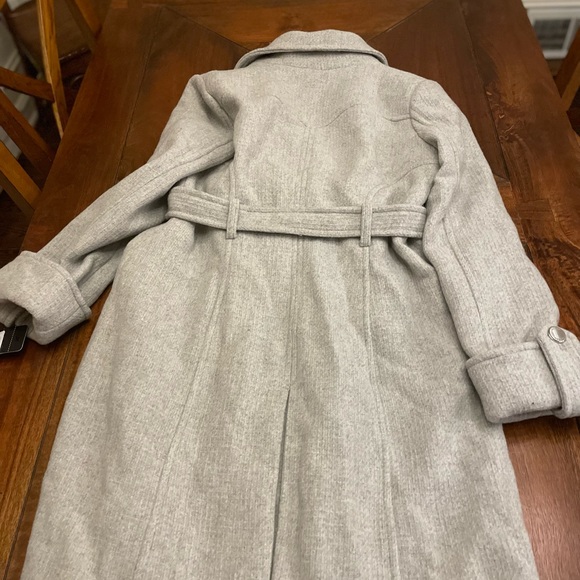 BRAND NEW Guess coat XL - Picture 3 of 3